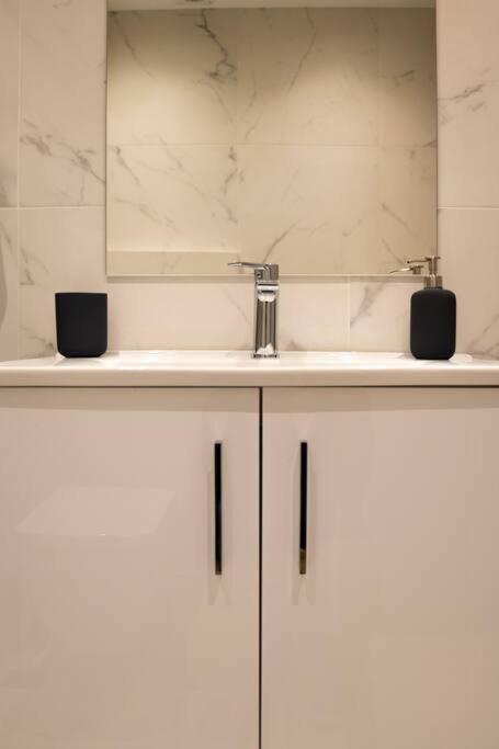 A11 Pristine & Comfy Near Plaka & Parthenon Apartment